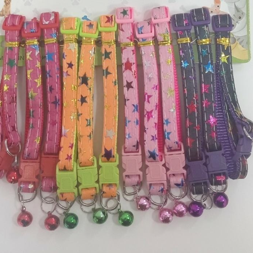 Collar de tela con estampado de estrellas