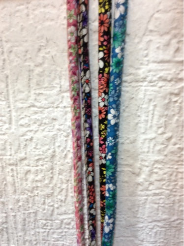 Arnés con correa y estampado de flores