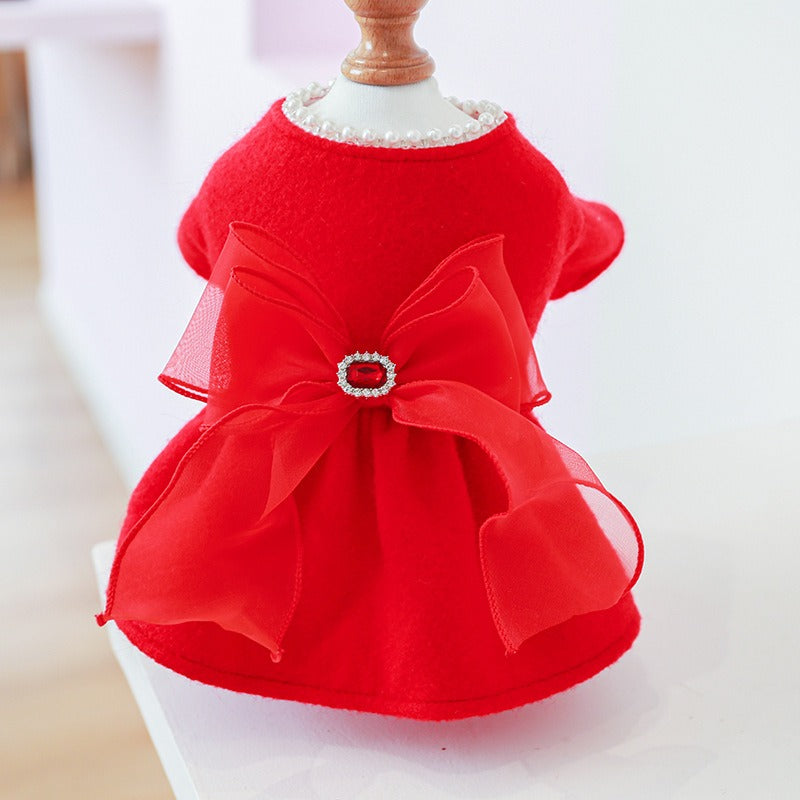 Vestido elegante con cuello de perlas