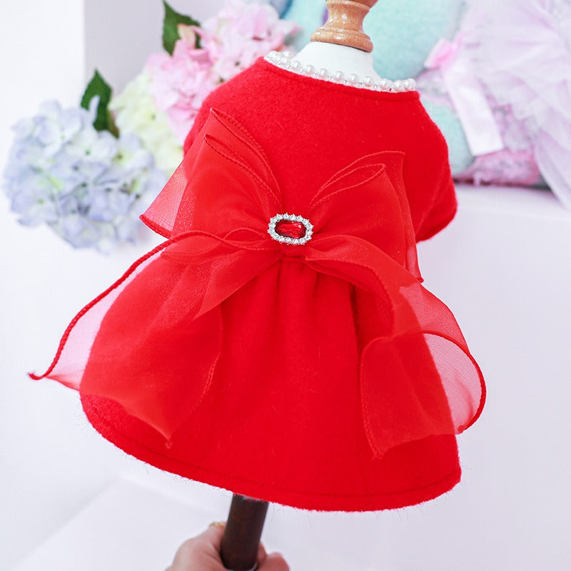 Vestido elegante con cuello de perlas