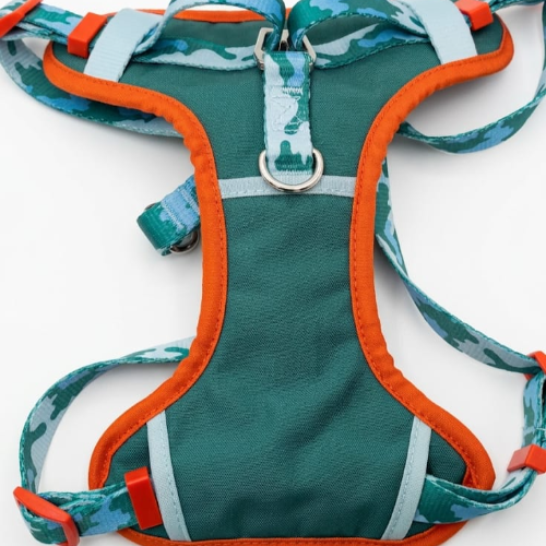 Pechera con estampado de camuflaje