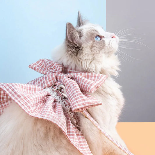 Arnés con vestido y moño para gato