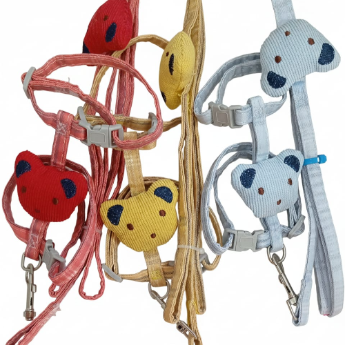 Arnés estampado con osito de pana