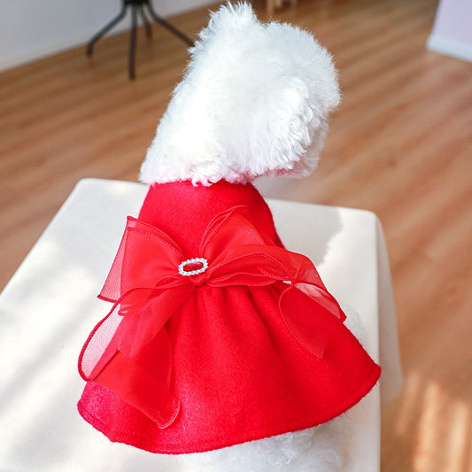 Vestido elegante con cuello de perlas